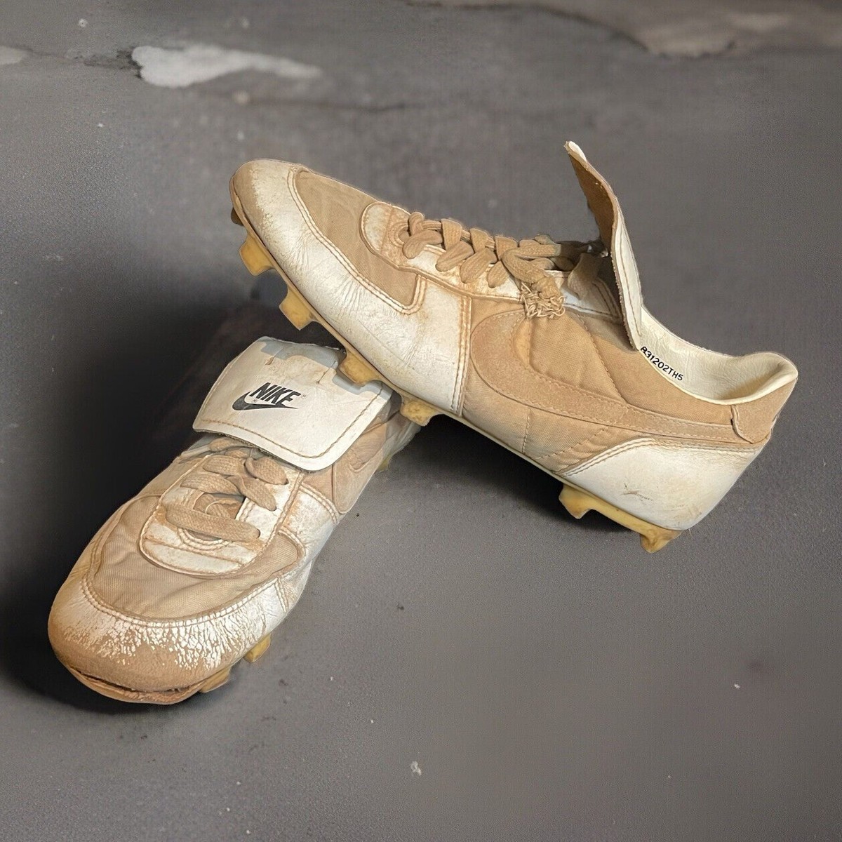 Vintage Nike Football Cleats Shoes 80s Men's Size 11.5 Used 1983