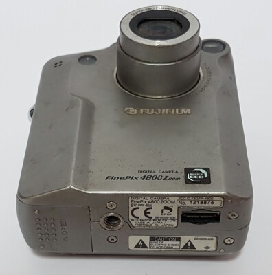 Fujifilm FinePix 4800 Zoom 2MP Digital Camera Silver Untested No