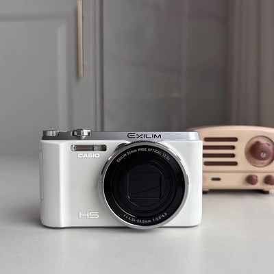 Casio EX-ZR1000 Digital Camera 16.1 MP 12.5x Optical Zoom Flip