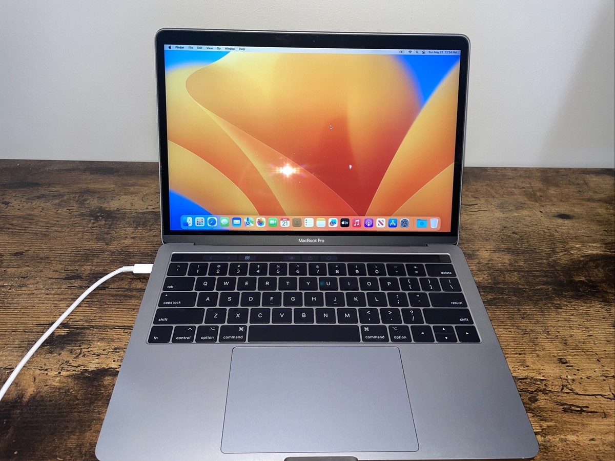 Apple MacBook Pro (13-inch, 2017, Touchbar, Four Thunderbolt 3