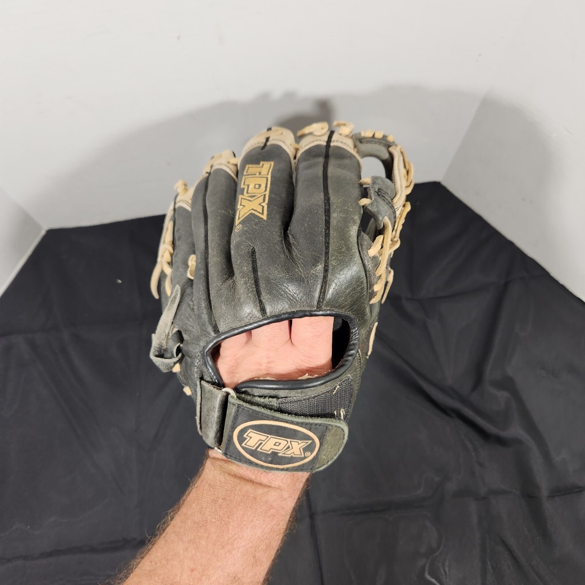 Louisville Slugger TPX1153H 11.5” TPX Hoss Series Pro Pattern