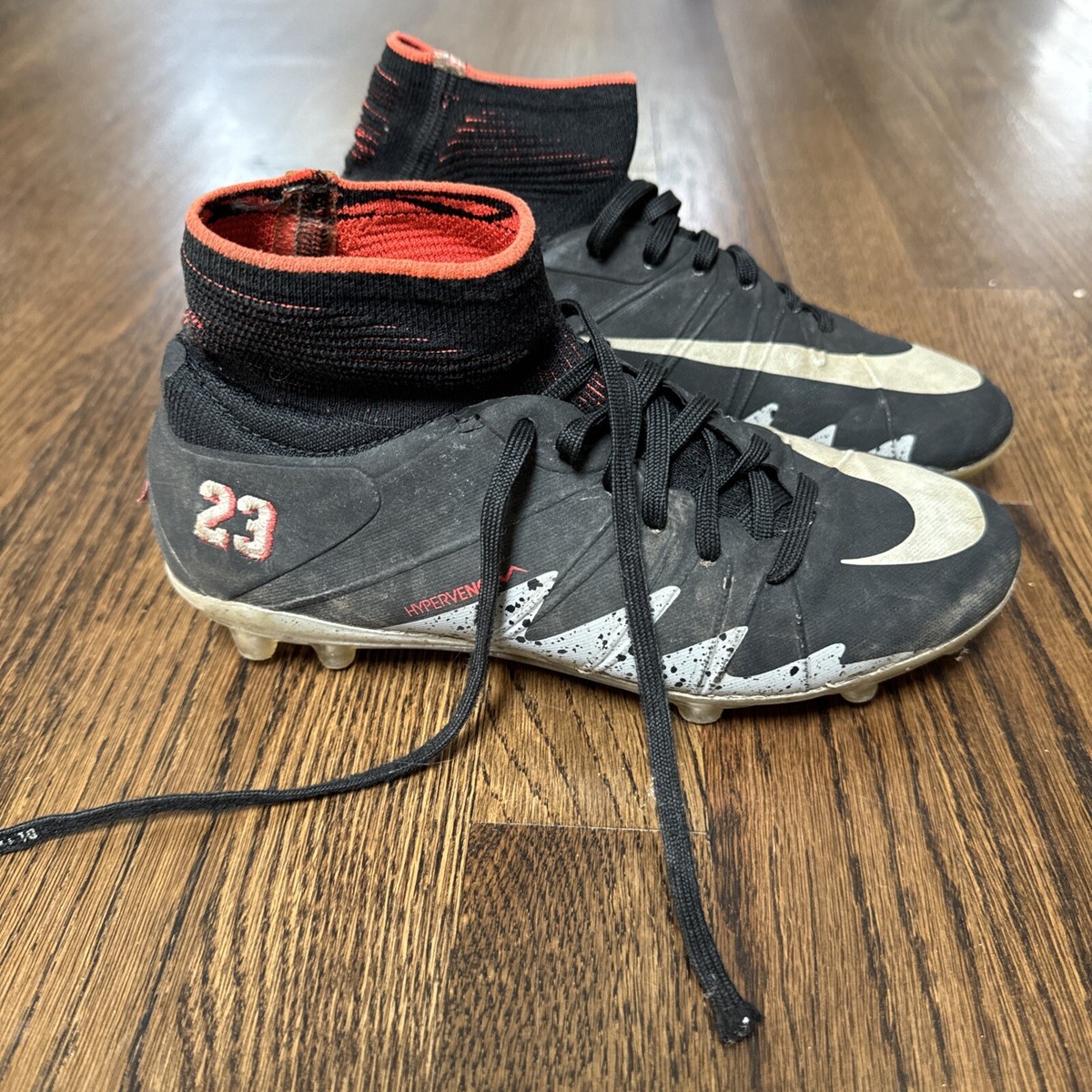 Jordan HypervenomX Proximo Neymar Jr outdoor Cleats, Size 4Y