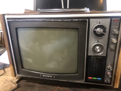 VINTAGE SONY TRINITRON RETRO GAMING COLOR TELEVISION- NOT POWER ON