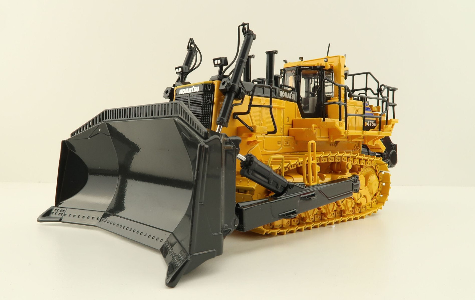 First Gear 50-3482 Komatsu D475A-8 Dozer with Ripper Diecast New