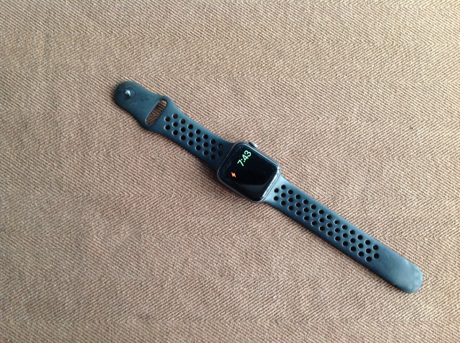 Apple Watch Series 4 Nike 40mm Aluminum & Ceramic Case 10NX Glass