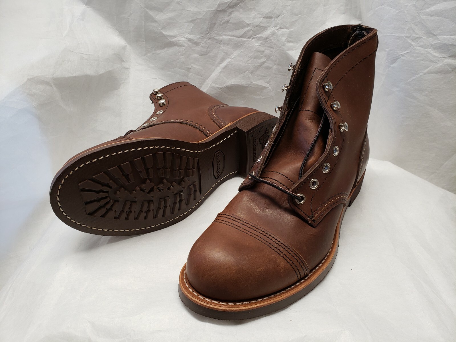 Red Wing 8111 Amber Harness Heritage Vibram 430 Mini lug outsole