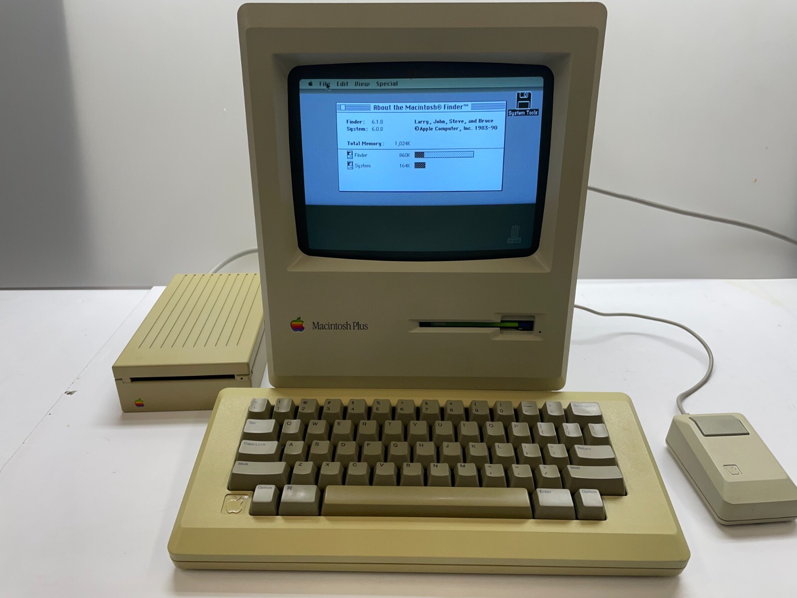 APPLE MACINTOSH Plus M0001A Vintage Mac Computer With Extras
