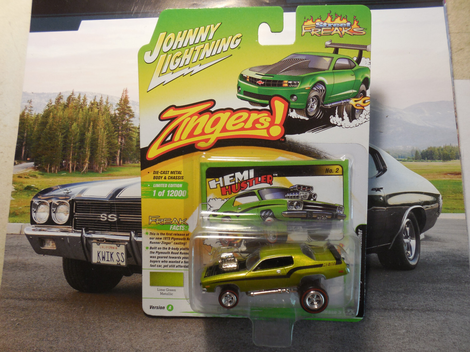 2022 Johnny Lightning 1973 PLYMOUTH ROADRUNNER ZINGER ~Street