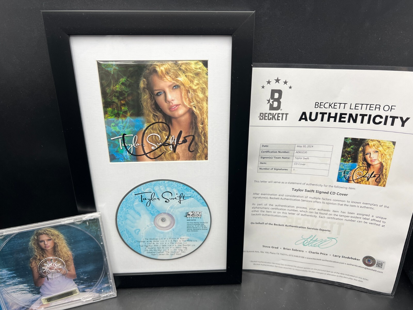 2006 Taylor Swift Signed Autograph Debut CD Album ORIGINAL LYRICS