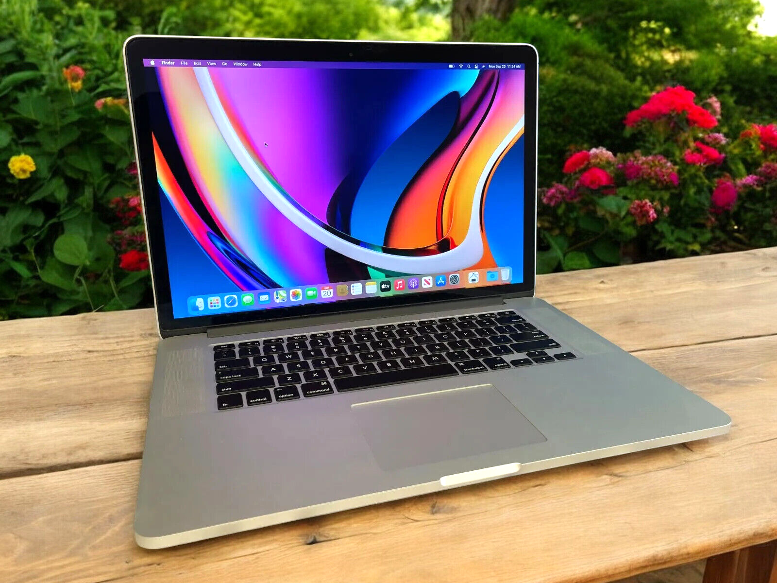 APPLE MACBOOK PRO 15 RETINA ラップトップ | i7 16GB RAM + 256GB SSD