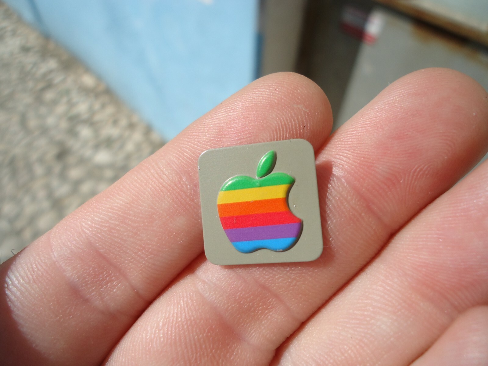 Apple Macintosh 1984 M0001 Rainbow Metal Case 512K 128K Emblem