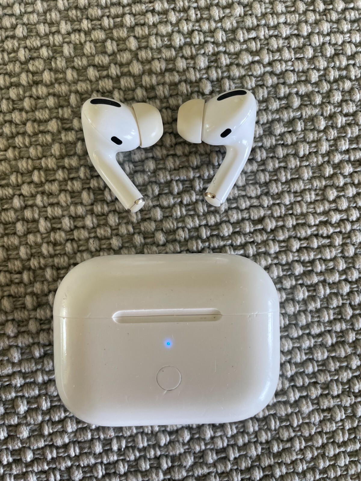 Apple AirPods Pro with Wireless Charging Case - White 190199247017