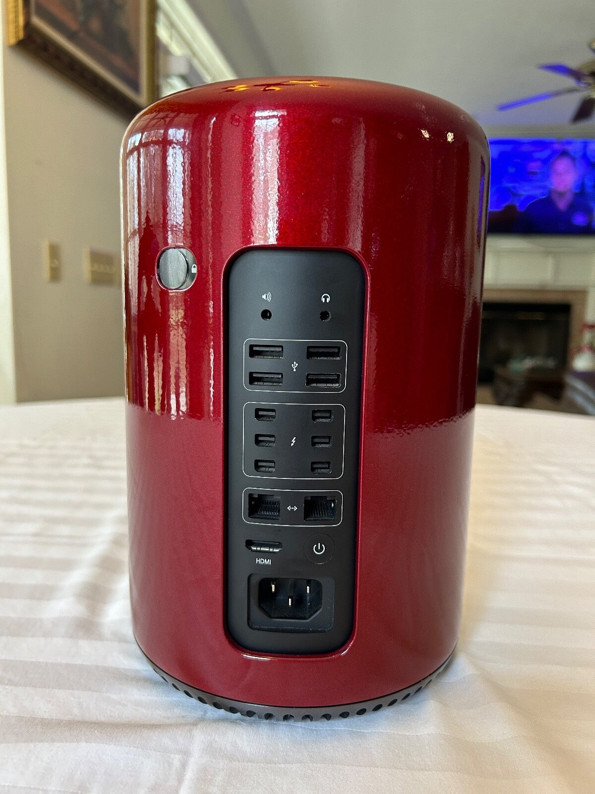 Cherry Red 2013 Apple Mac Pro 2.7GHz 12-core / 128GB / 4TB