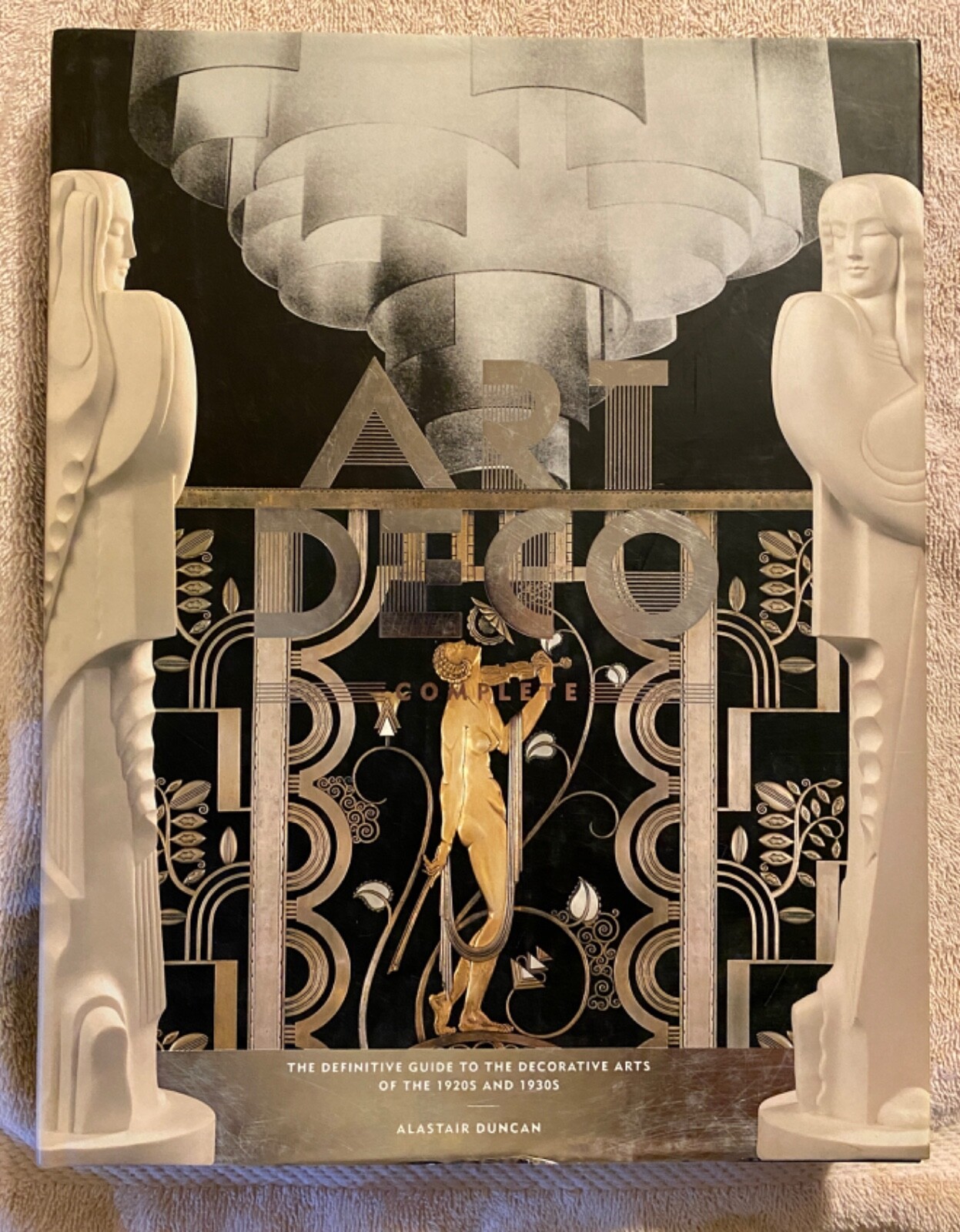 Art Deco Complete : The Definitive Guide to the Decorative Arts of