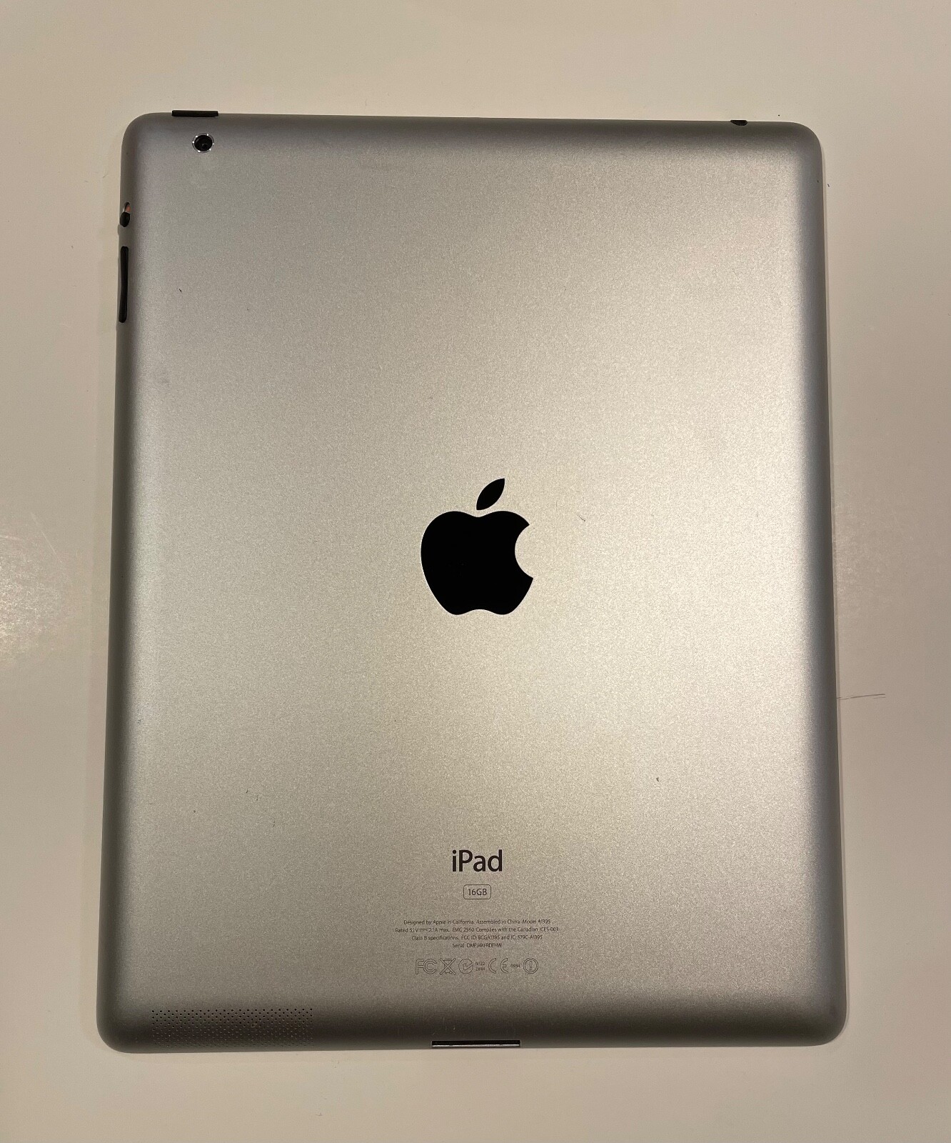 Apple iPad 2 16GB, Wi-Fi + Cellular (Unlocked), A1396, 9.7in