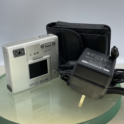 Konica Minolta Dimage X 2.0MP Compact retro Digital Camera Cased