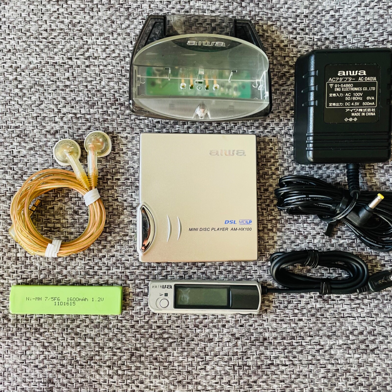 Aiwa AM-HX100 Portable MD Player Remote Earphones MDLP Silver