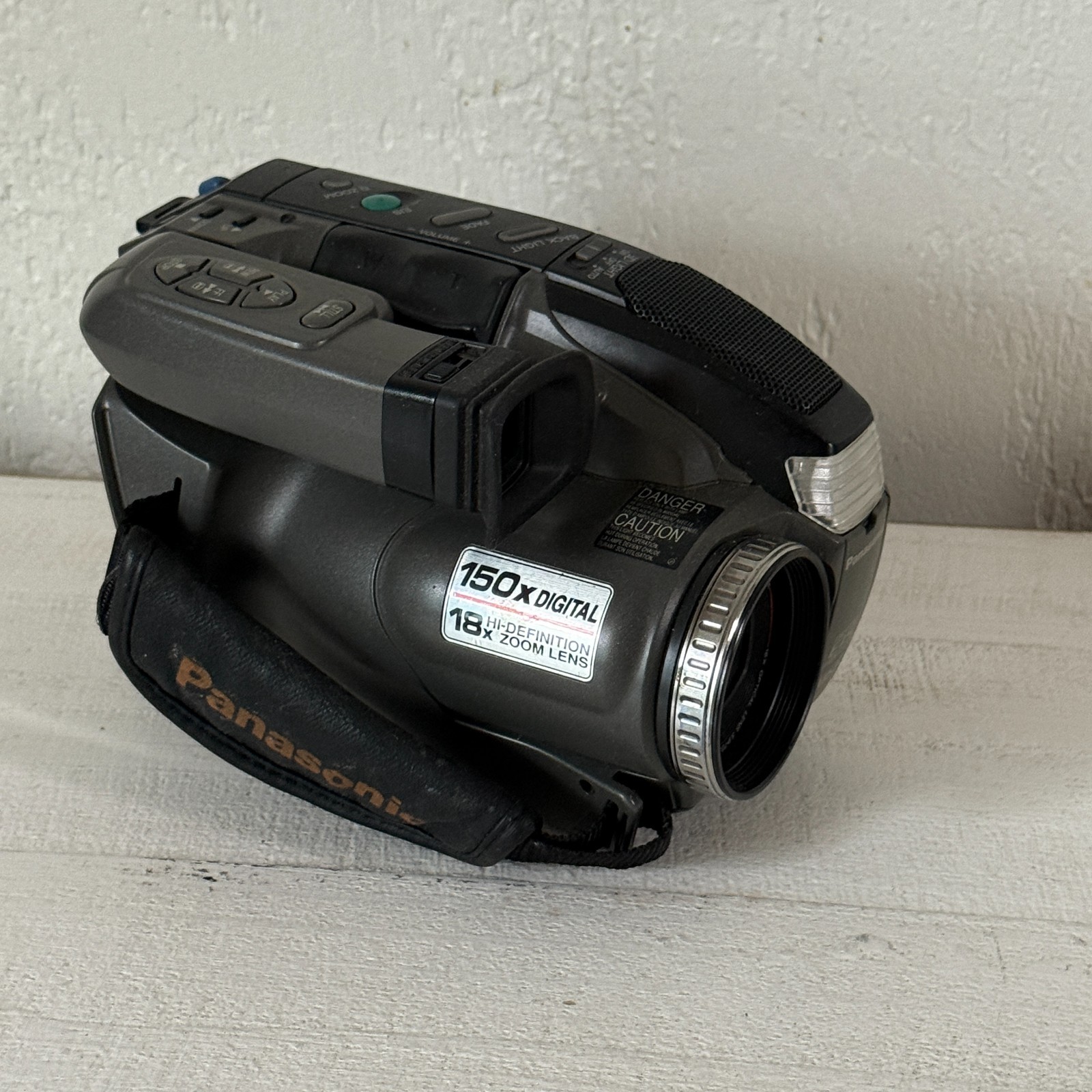 Panasonic Palmcorder PalmSight PV-L550D VHS-C Camcorder Gray 150x