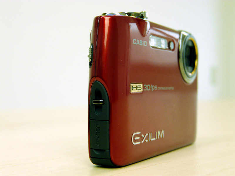 1秒1000コマの超高速連写でスローモーションムービーも、カシオの最新