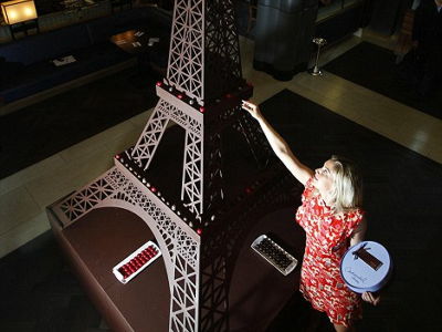 チョコレートでできたエッフェル塔 - GIGAZINE