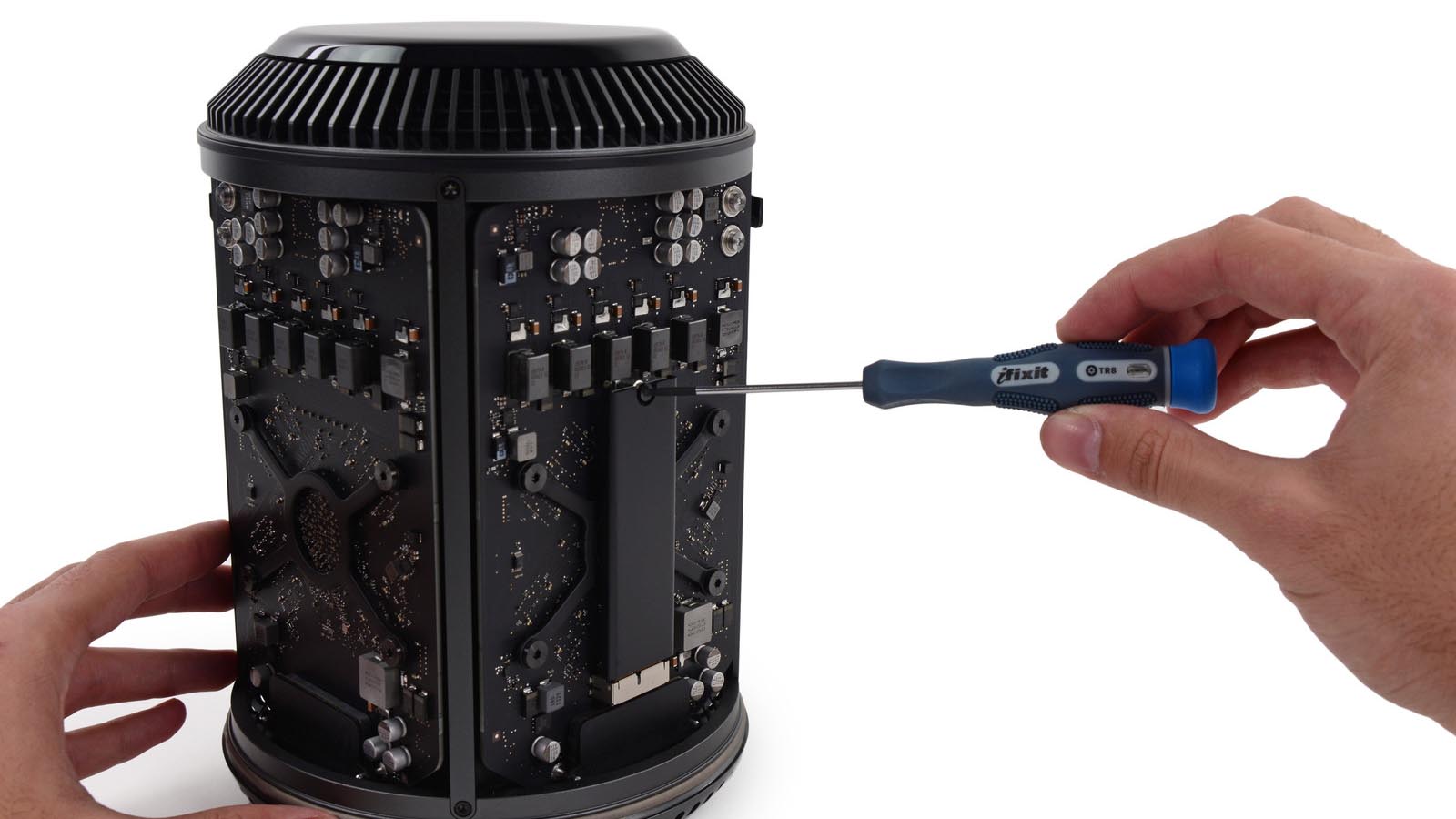 新型Mac Proがさっそく分解され、意外なメンテナンス性の良さが判明