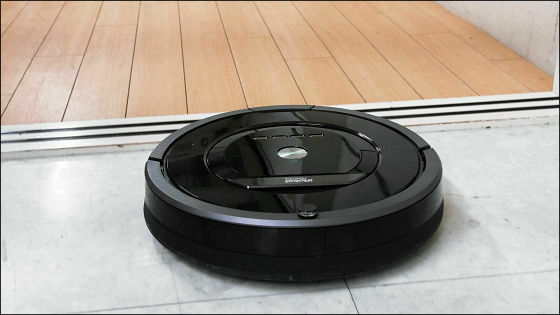掃除嫌いでも部屋の隅まできれいにできる最新ロボット掃除機「ルンバ