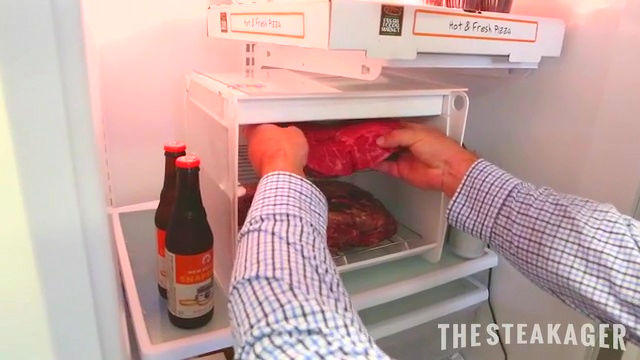 プロ並みの「熟成肉」が自宅の冷蔵庫で簡単に作れる「The SteakAger