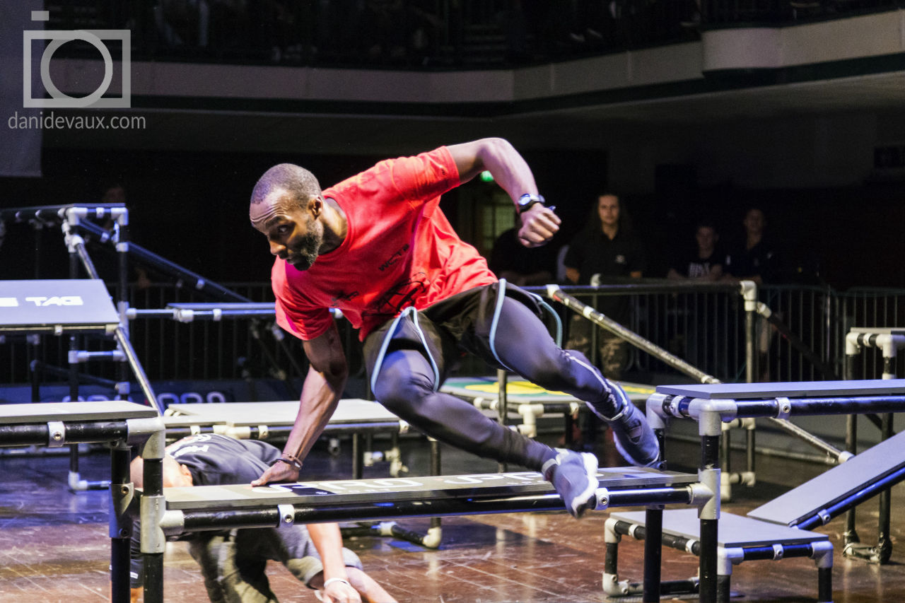 高い身体能力を持つ大人のアスリートがガチで「鬼ごっこ」をする