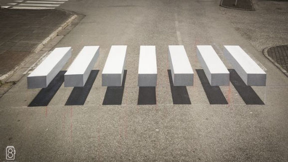 3D横断歩道」が車のスピードを落とすために実際に導入される - GIGAZINE