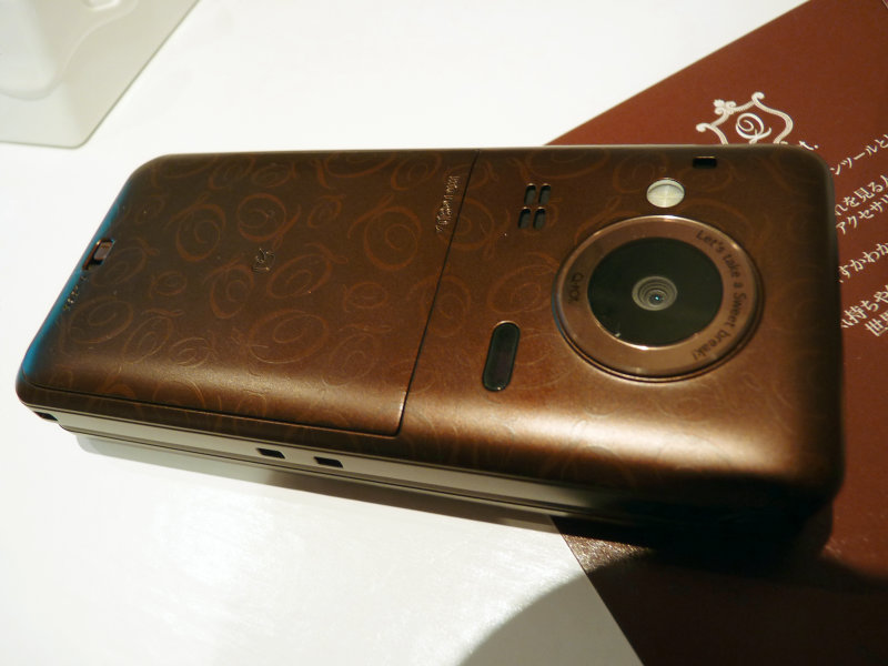 チョコレート携帯が大人気の「Q-pot.」から、今度はビスケットそっくり