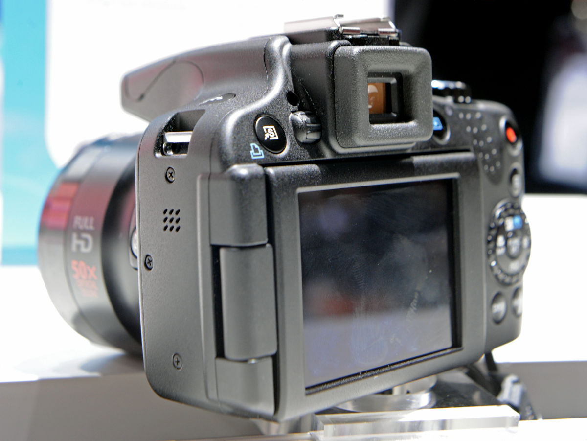 世界初の光学50倍ズーム搭載コンデジ「PowerShot SX50 HS」実機