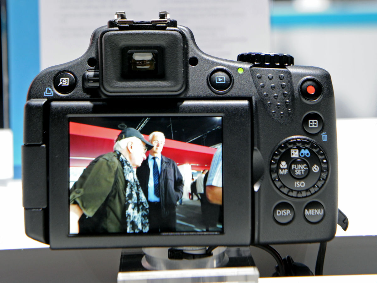 世界初の光学50倍ズーム搭載コンデジ「PowerShot SX50 HS」実機