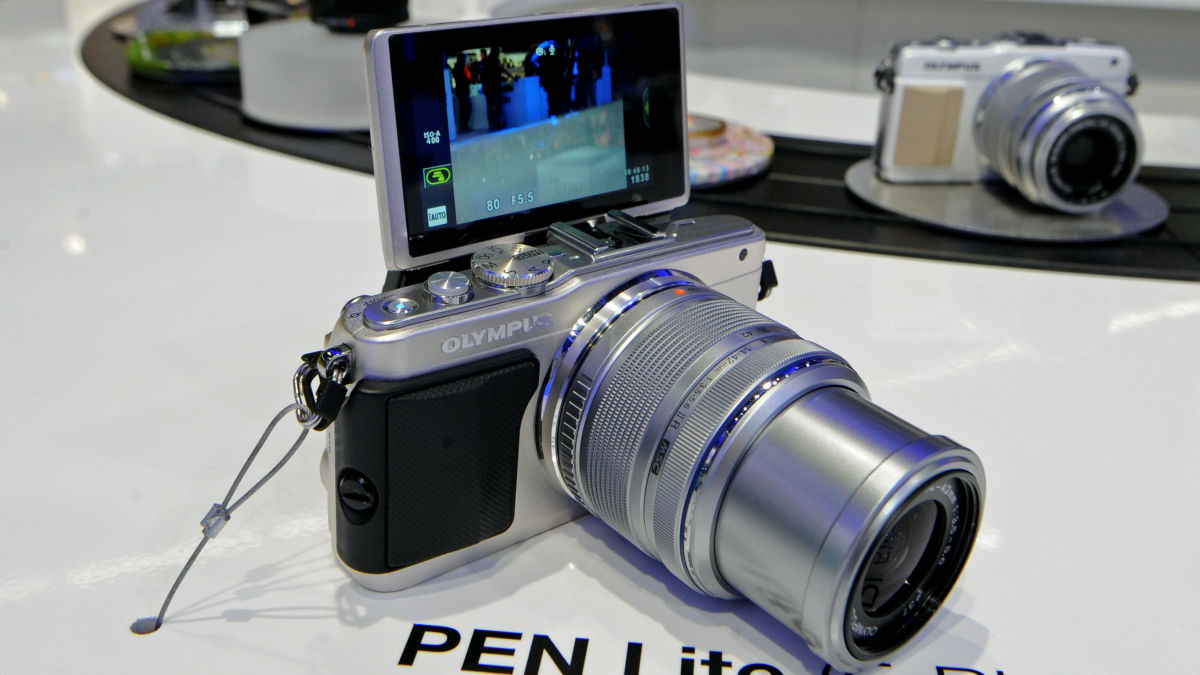 リバース液晶モニター搭載の「Pen Lite」とタッチ操作が可能になった