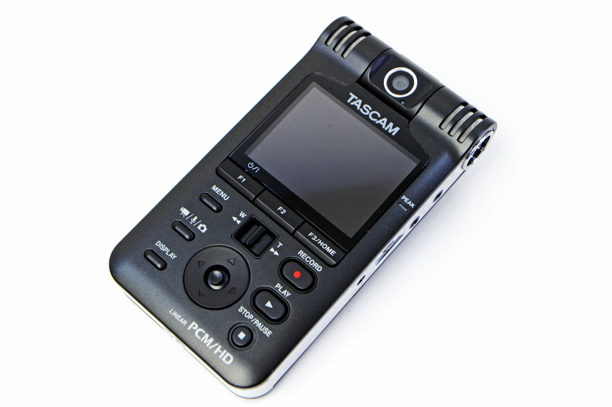 180度回転するカメラでHD映像を撮りつつリニアPCM録音ができる「DR