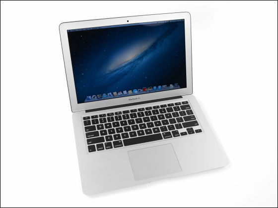 MacBook Air」2013年モデルを2012年モデルと比較しつつ分解した
