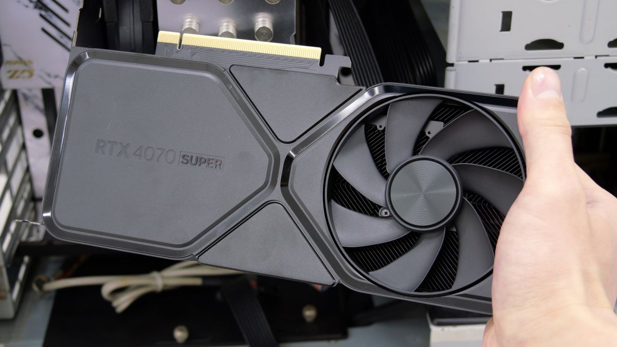 GeForce RTX 4070 SUPER」と「GeForce RTX 3090」の処理性能を様々な