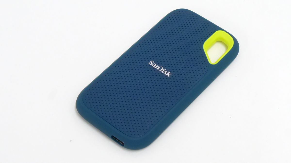 1TBの大容量をコンパクトな手のひらサイズに収めたポータブルSSD