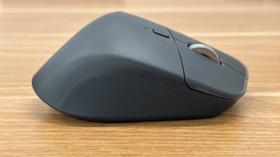 ロジクールの最上位ワイヤレスマウス「MX Master 4」速攻フォト