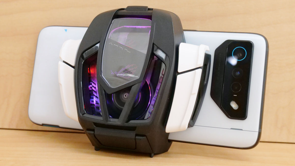 もはやゲーミングスマホの究極形態なASUS「ROG Phone 7 Ultimate」外観