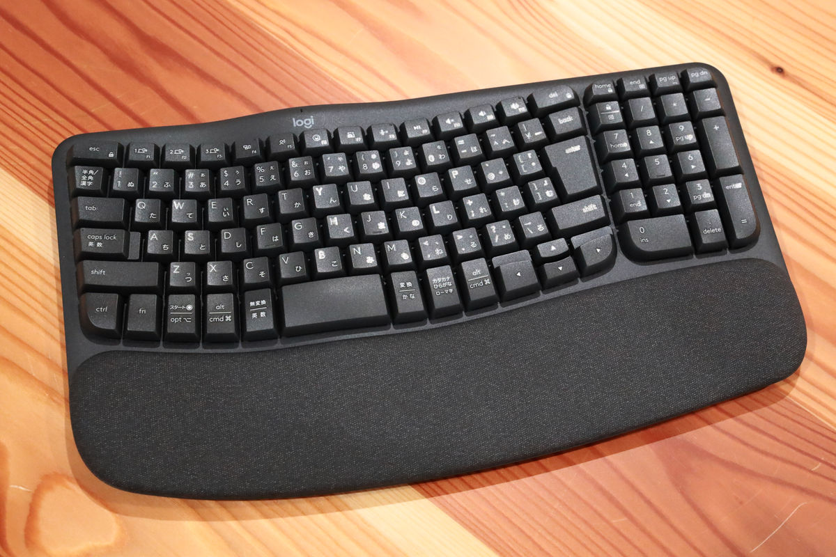 Review of ``Logitech WAVE KEYS K820'', an ergonomic keyboard for