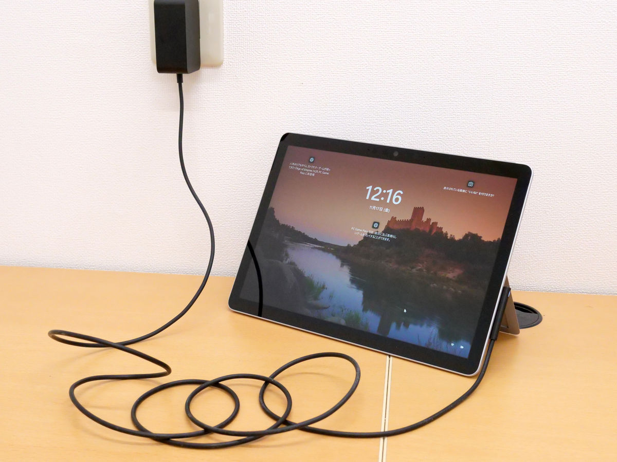 軽量＆コンパクトで持ち運びにぴったりなMicrosoft純正2in1ノートPC