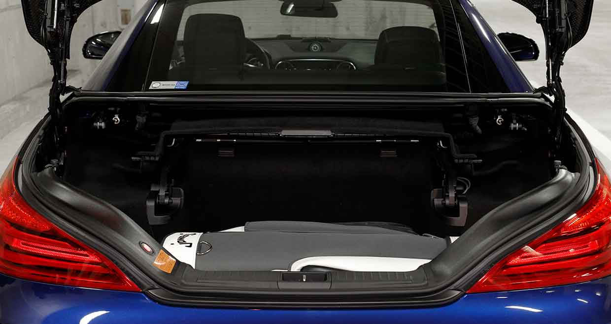 メルセデス・ベンツにキャディバッグが何個積めるか試した - BRUDER