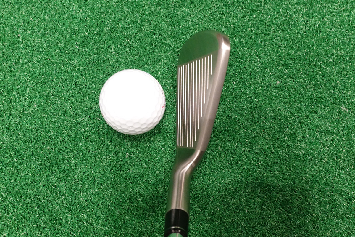 直進性が高くてダウンブローに打ち込める テーラーメイド M5 アイアン