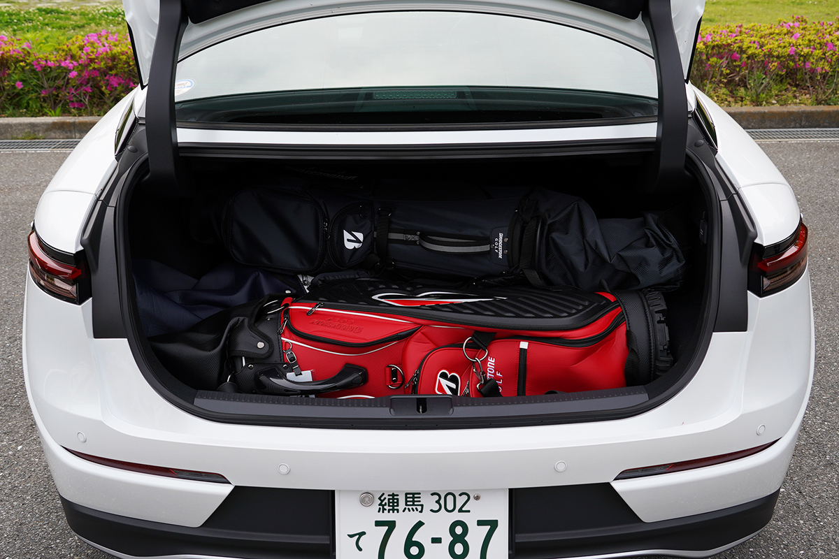 トヨタ「クラウン クロスオーバー」キャディバッグ何個積める