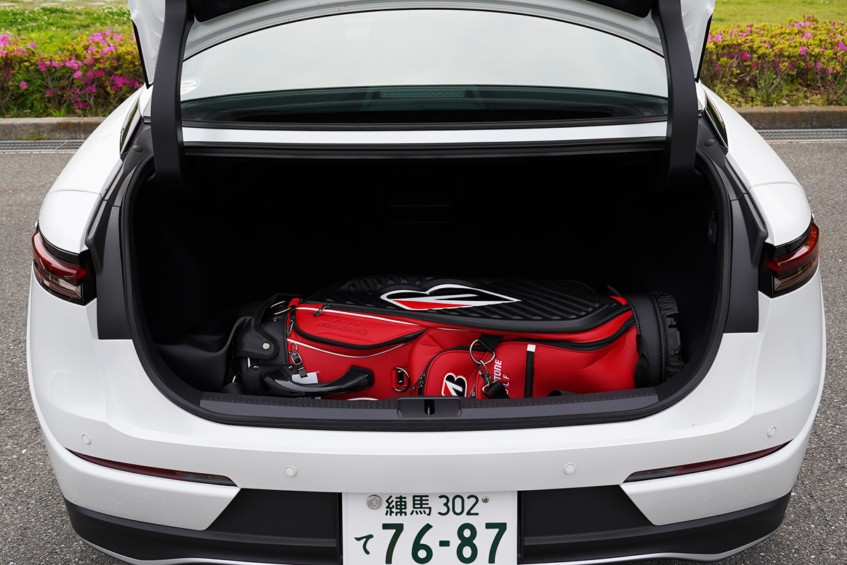 トヨタ「クラウン クロスオーバー」キャディバッグ何個積める