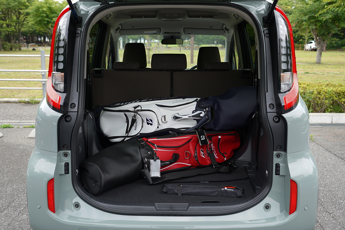 トヨタ「シエンタ」キャディバッグ何個積める？ 売れ筋だけにさすがの