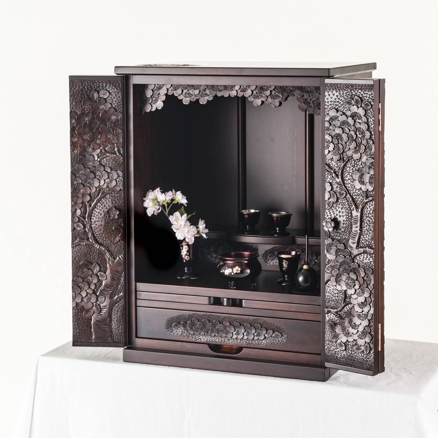 軽井沢彫りとは | 大坂屋家具店