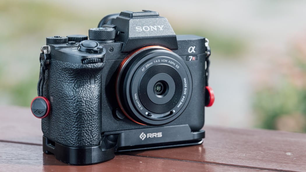 Viltrox AF 28mm F4.5 FE Review | PCMag
