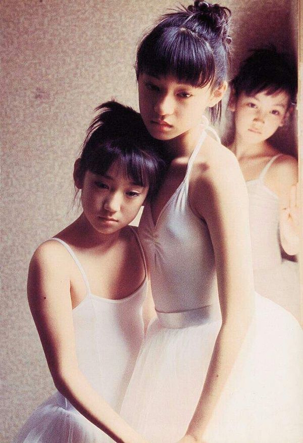 筱山纪信《少女馆》写真集（32P）