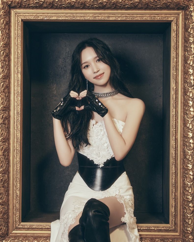 Do not touch」のアイデア 21 件 | twice サナ, twice モモ, ミナ